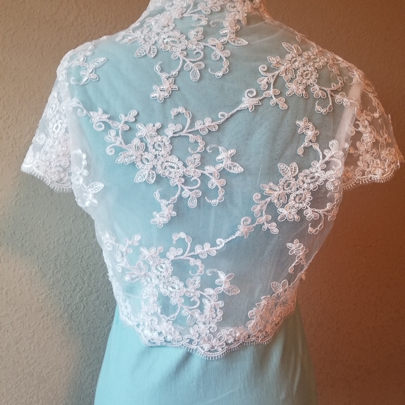 Short Cap Sleeve Lace Bolero - Picture 4 of 8